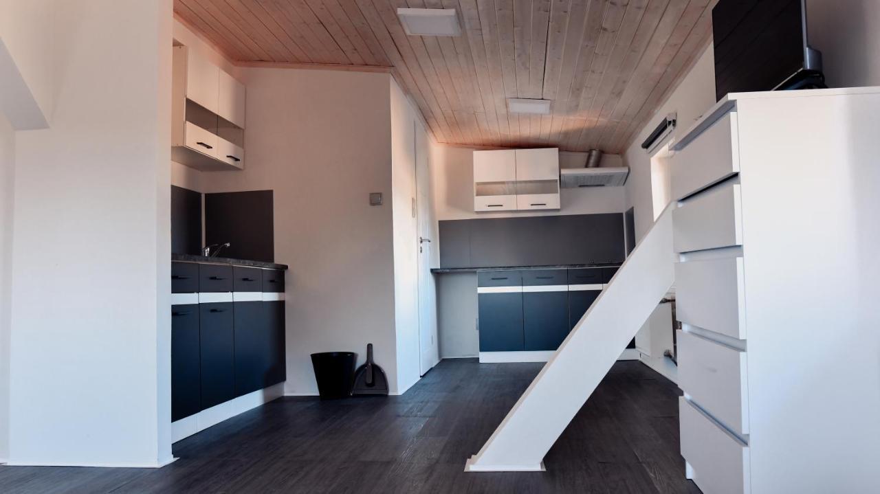 Apartmany Centrum โนวีบอร์ ภายนอก รูปภาพ