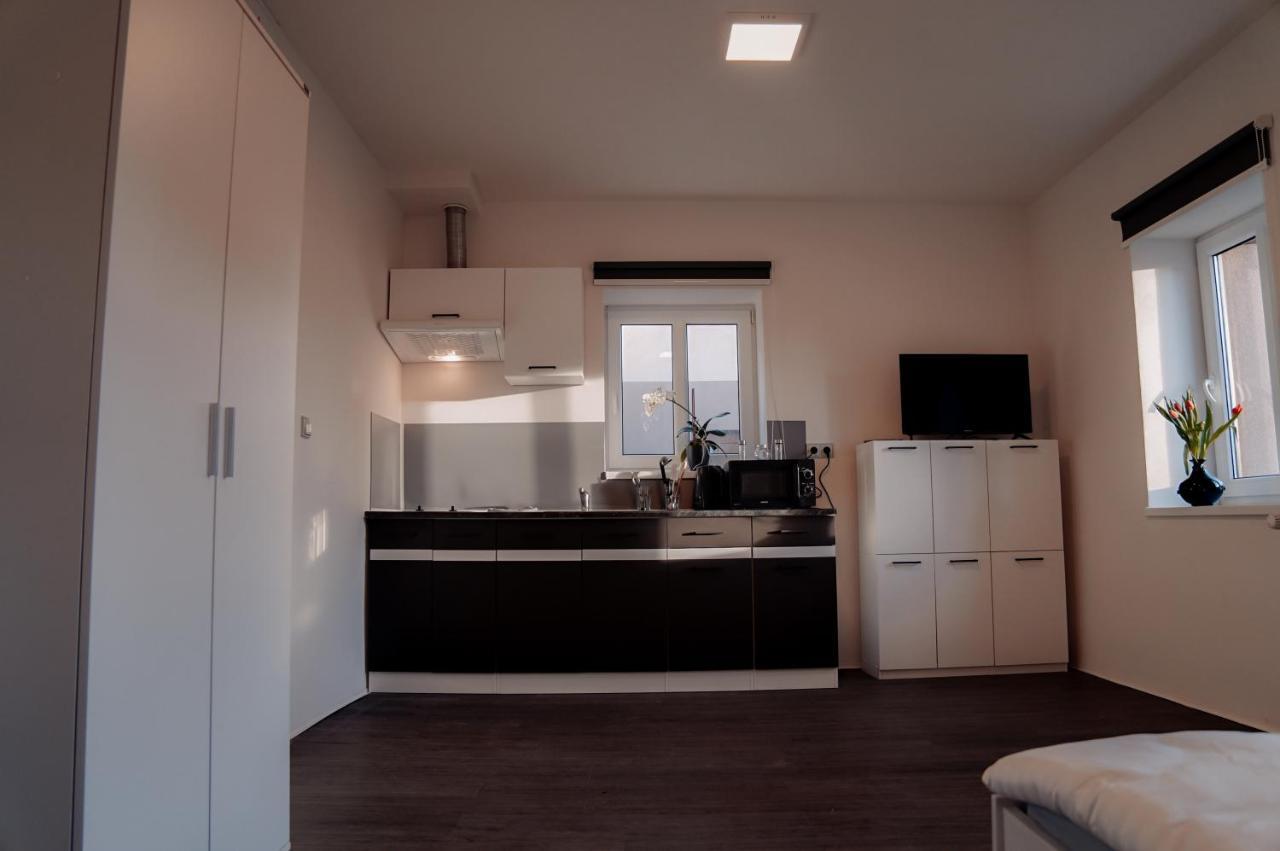 Apartmany Centrum โนวีบอร์ ภายนอก รูปภาพ