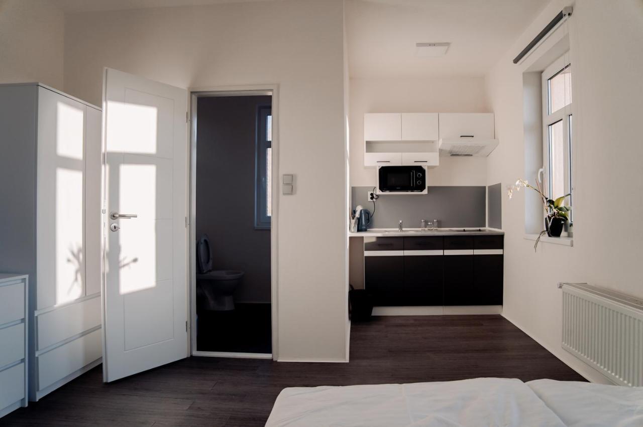 Apartmany Centrum โนวีบอร์ ภายนอก รูปภาพ
