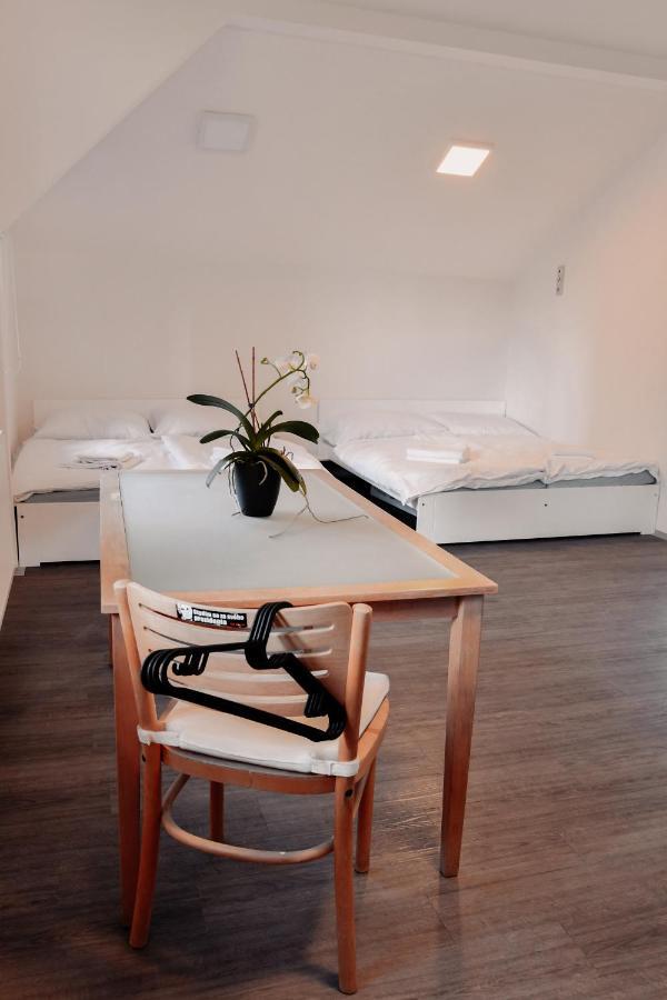 Apartmany Centrum โนวีบอร์ ภายนอก รูปภาพ