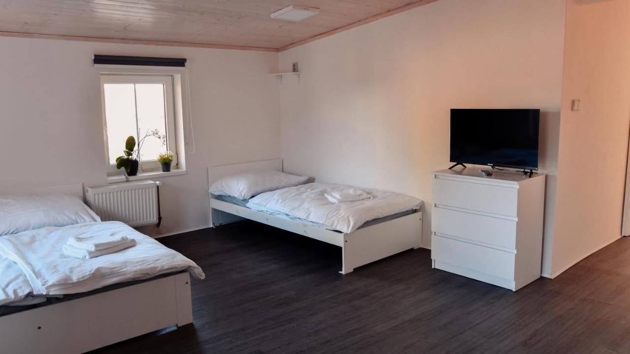 Apartmany Centrum โนวีบอร์ ภายนอก รูปภาพ