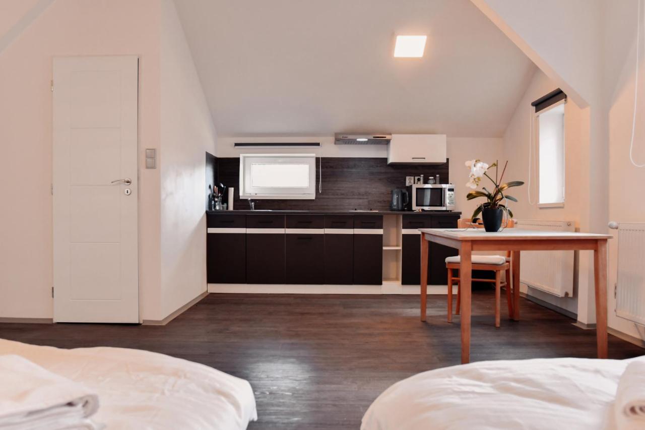 Apartmany Centrum โนวีบอร์ ภายนอก รูปภาพ