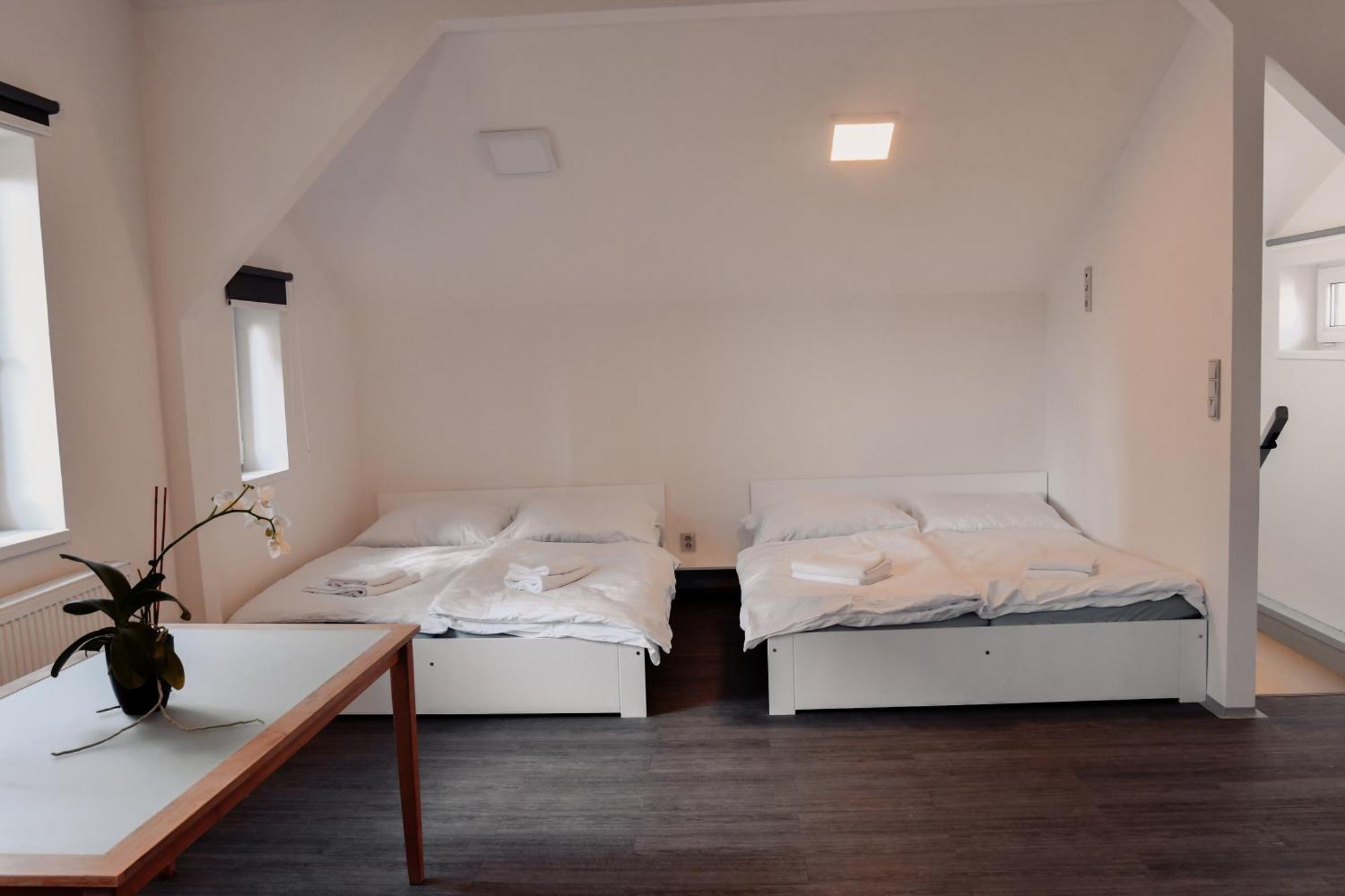 Apartmany Centrum โนวีบอร์ ภายนอก รูปภาพ